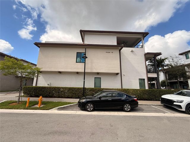 4900 NW 83rd Path, Doral, FL 33166