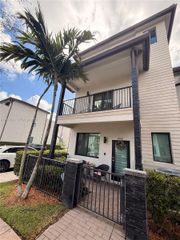 4900 NW 83rd Path, Doral, FL 33166