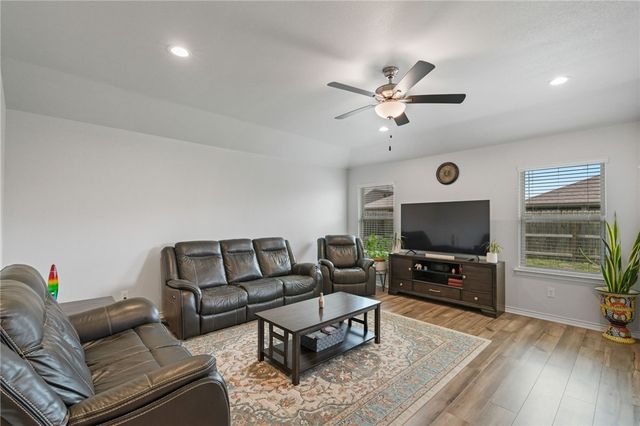 7329 Tristan Dr, Corpus Christi, TX 78414