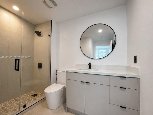 300 S Biscayne Blvd T-1503, Miami, FL 33131