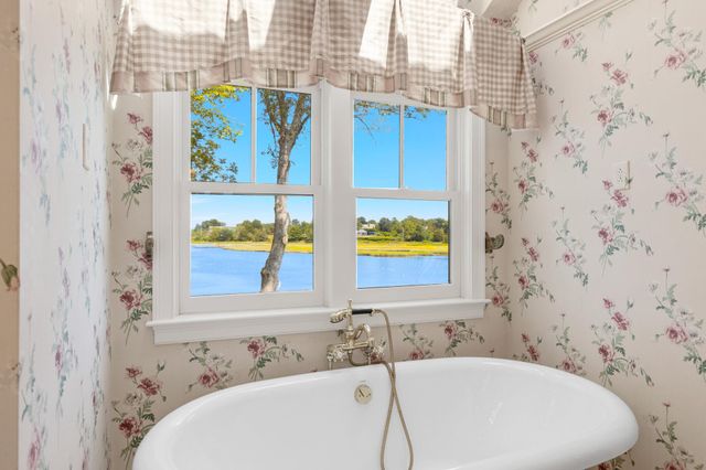 4390 Main Street, Cummaquid, MA 02637