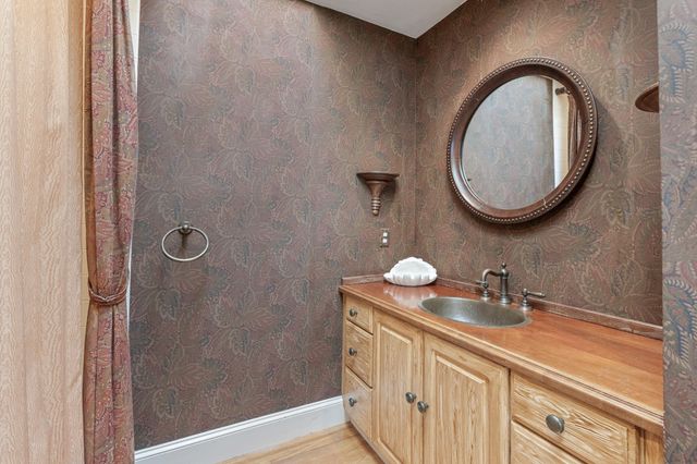 4390 Main Street, Cummaquid, MA 02637