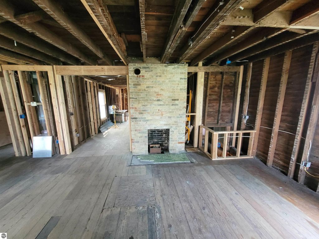 Image 12 of property listing at 214 S Pine Street, St Louis, MI 48880