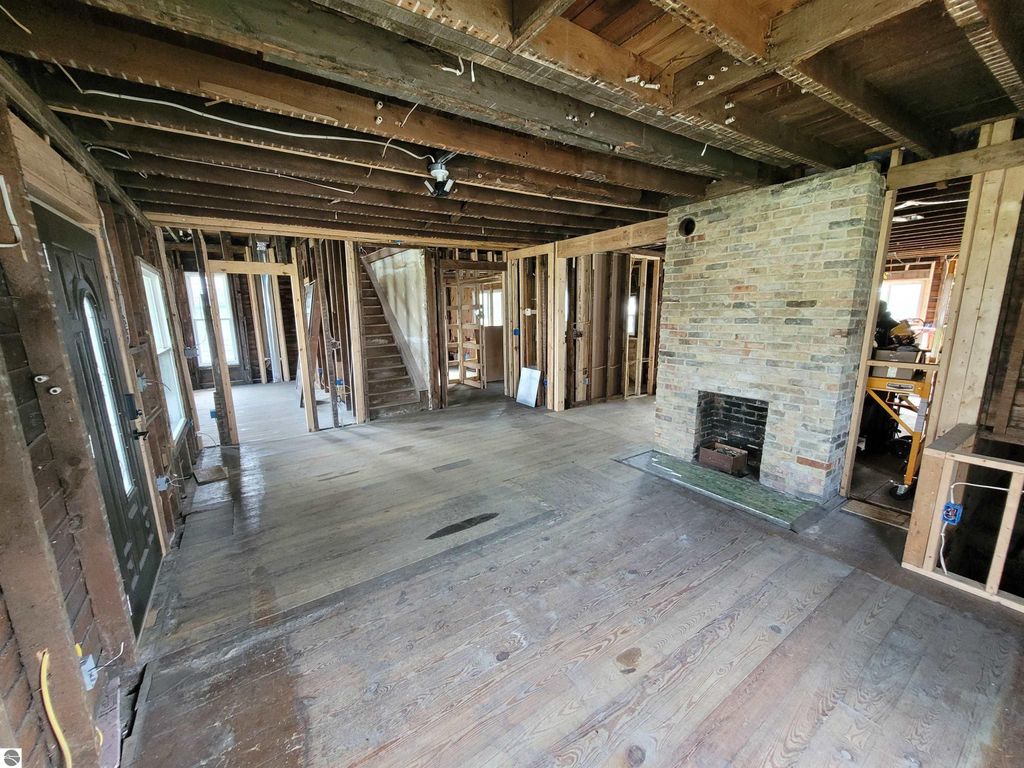 Image 13 of property listing at 214 S Pine Street, St Louis, MI 48880