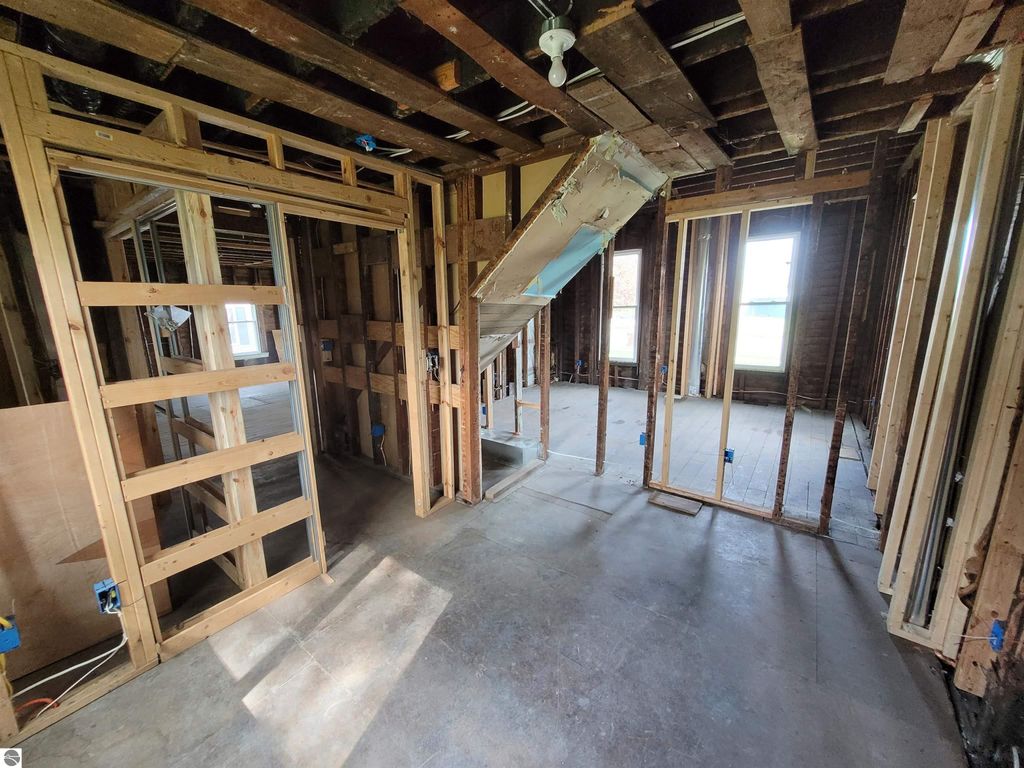 Image 17 of property listing at 214 S Pine Street, St Louis, MI 48880