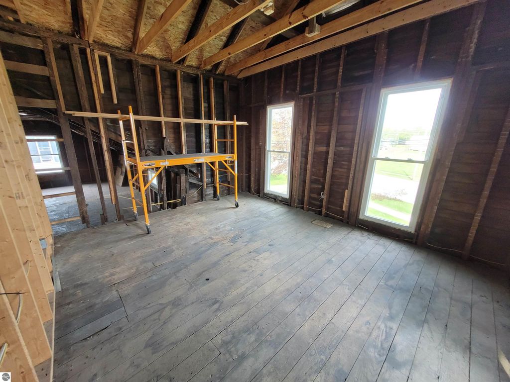 Image 22 of property listing at 214 S Pine Street, St Louis, MI 48880