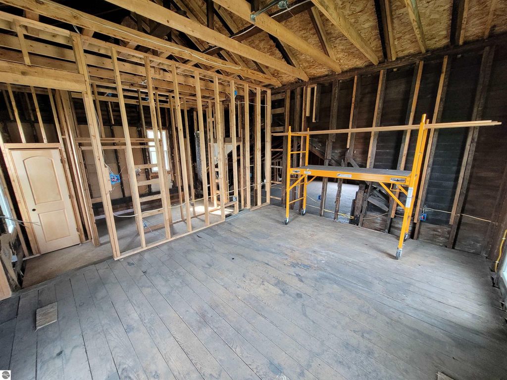 Image 23 of property listing at 214 S Pine Street, St Louis, MI 48880