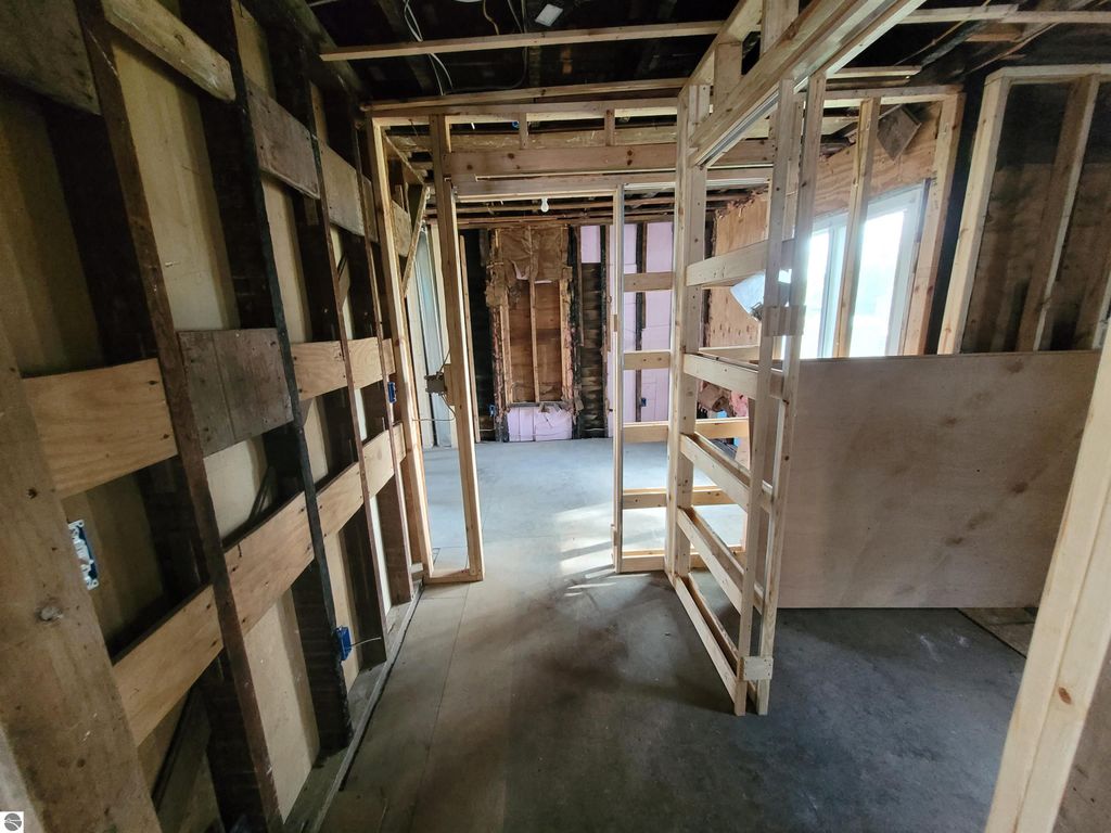 Image 33 of property listing at 214 S Pine Street, St Louis, MI 48880