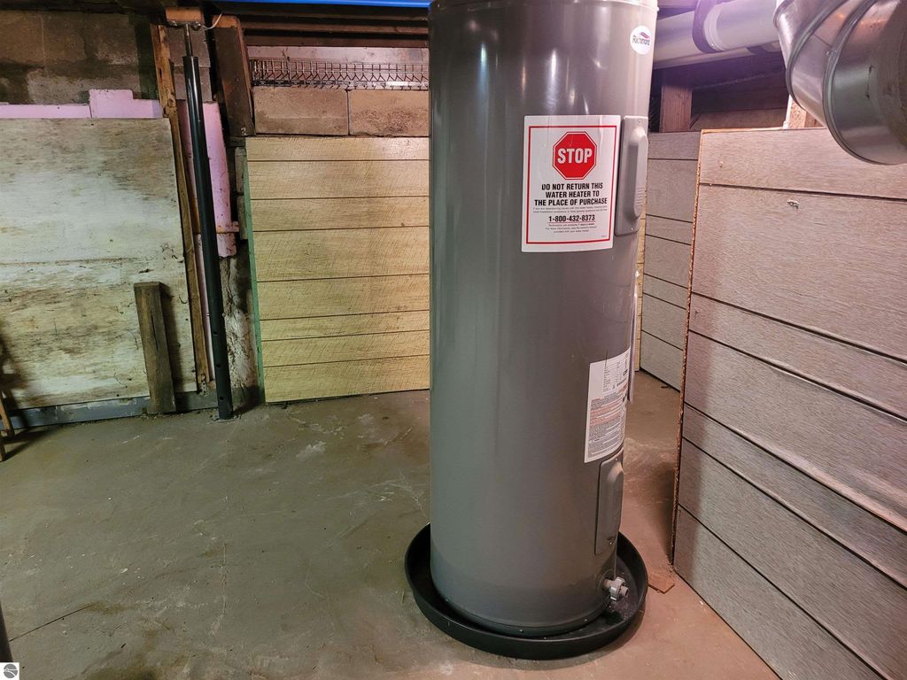 Image 38 of property listing at 214 S Pine Street, St Louis, MI 48880