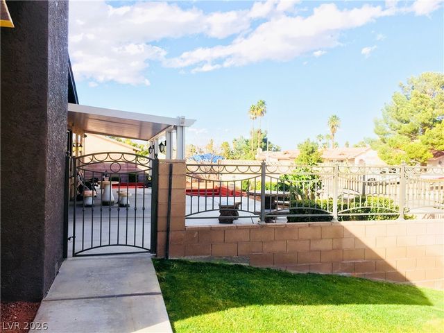 6354 Whippoorwill, Las Vegas, NV 89103