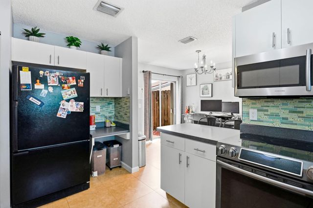 204 Meadows Drive, Boynton Beach, FL 33436