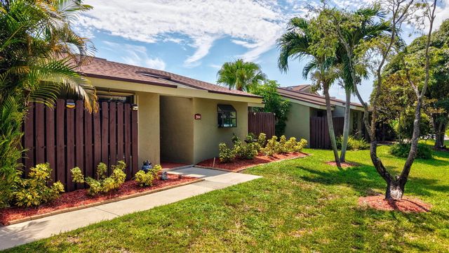 204 Meadows Drive, Boynton Beach, FL 33436