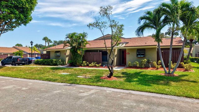 204 Meadows Drive, Boynton Beach, FL 33436