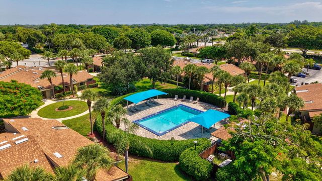 204 Meadows Drive, Boynton Beach, FL 33436