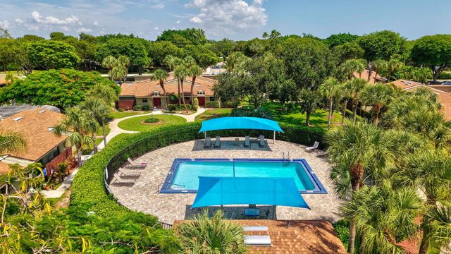 204 Meadows Drive, Boynton Beach, FL 33436