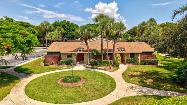 204 Meadows Drive, Boynton Beach, FL 33436