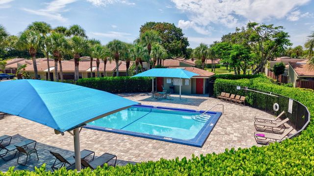 204 Meadows Drive, Boynton Beach, FL 33436