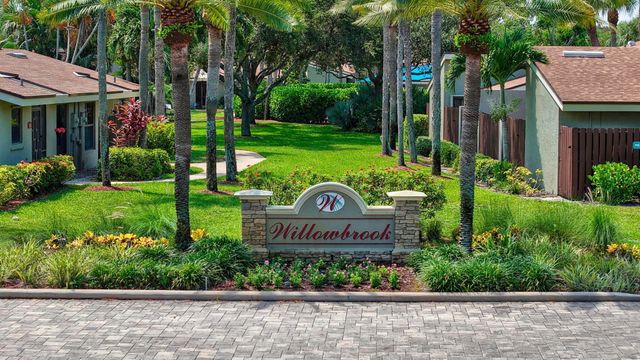 204 Meadows Drive, Boynton Beach, FL 33436