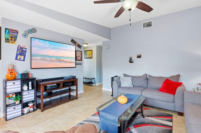 204 Meadows Drive, Boynton Beach, FL 33436
