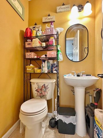 301 8th St NW, Minot, ND 58703