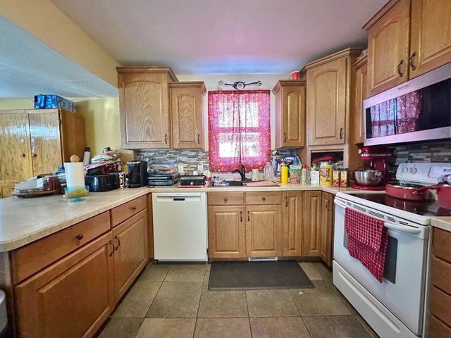 301 8th St NW, Minot, ND 58703