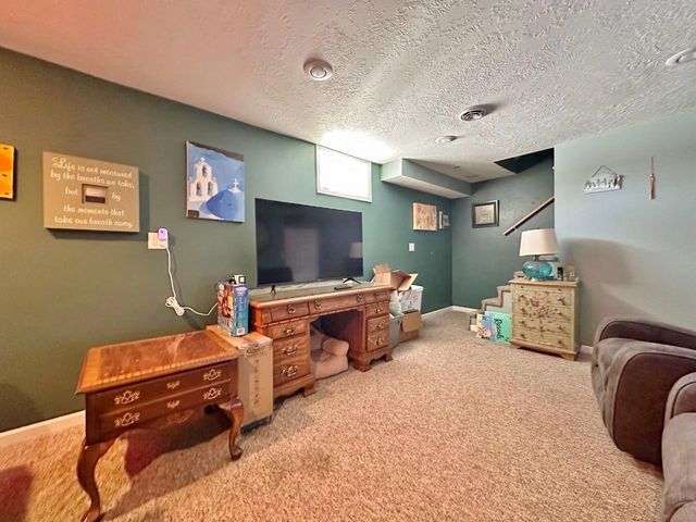 301 8th St NW, Minot, ND 58703