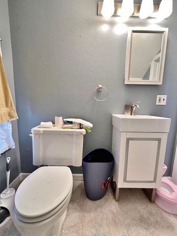 301 8th St NW, Minot, ND 58703