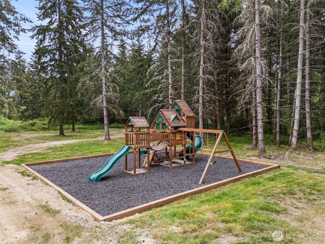 621 Tiedman Road NW, Lakebay, WA 98349