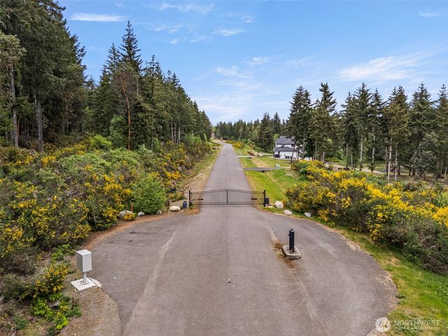 621 Tiedman Road NW, Lakebay, WA 98349