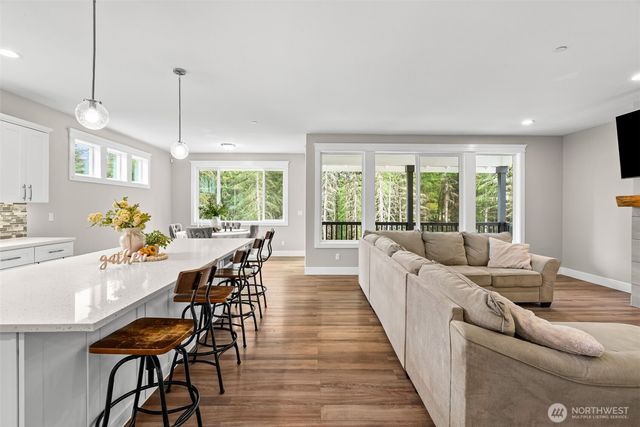 621 Tiedman Road NW, Lakebay, WA 98349