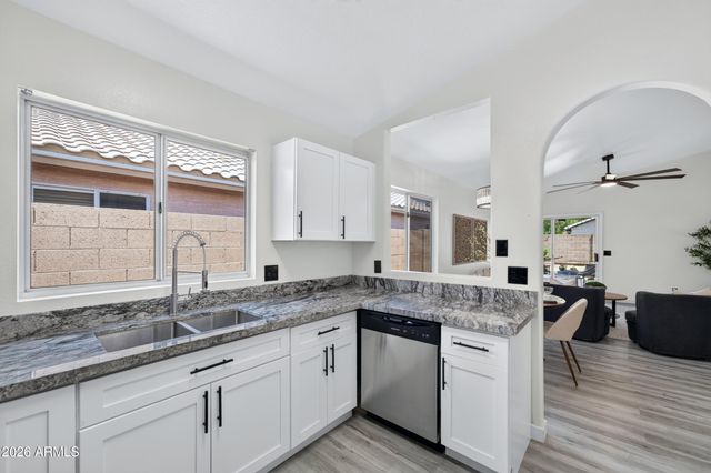 4834 W KERRY Lane, Glendale, AZ 85308