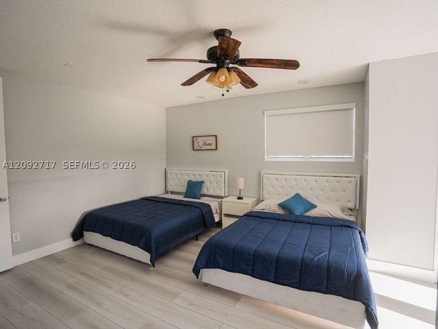 901 SW 121 AVE, Davie, FL 33325