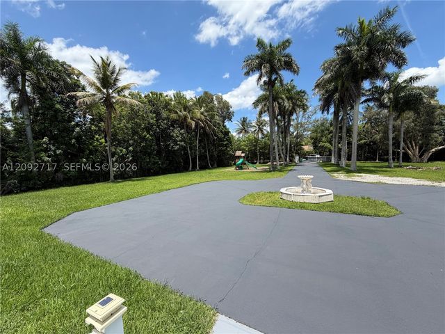 901 SW 121 AVE, Davie, FL 33325