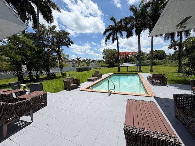 901 SW 121 AVE, Davie, FL 33325