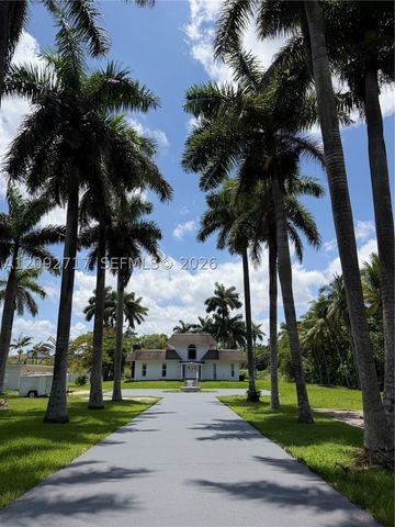 901 SW 121 AVE, Davie, FL 33325