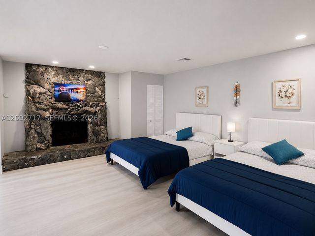 901 SW 121 AVE, Davie, FL 33325