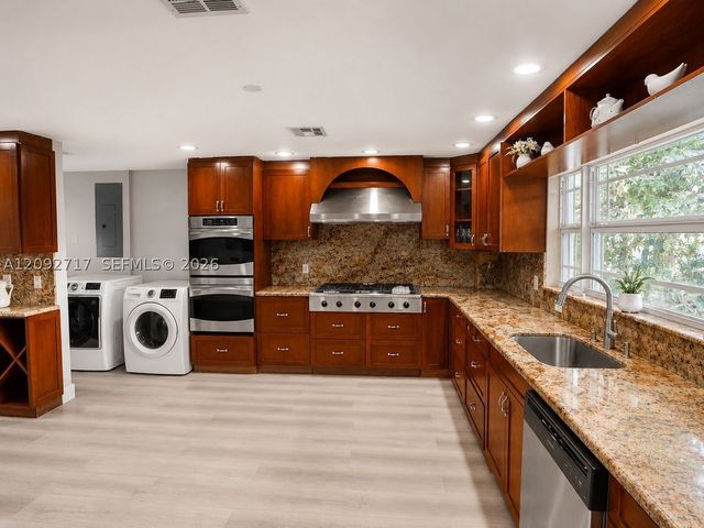 901 SW 121 AVE, Davie, FL 33325