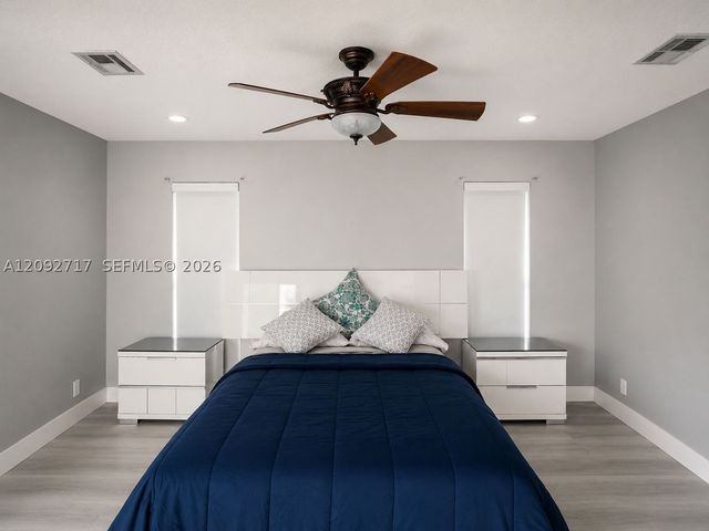 901 SW 121 AVE, Davie, FL 33325