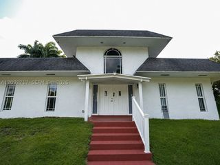 901 SW 121 AVE, Davie, FL 33325