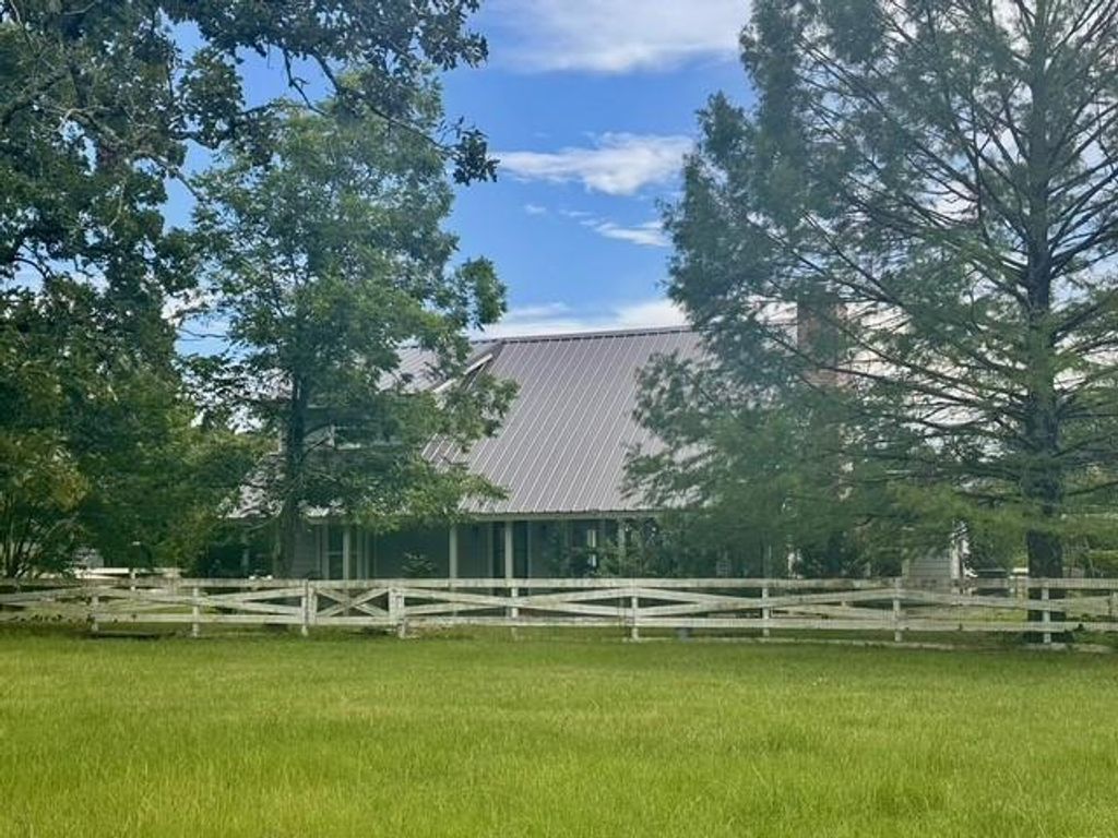 8112 County Road 146, Bedias, TX 77831
