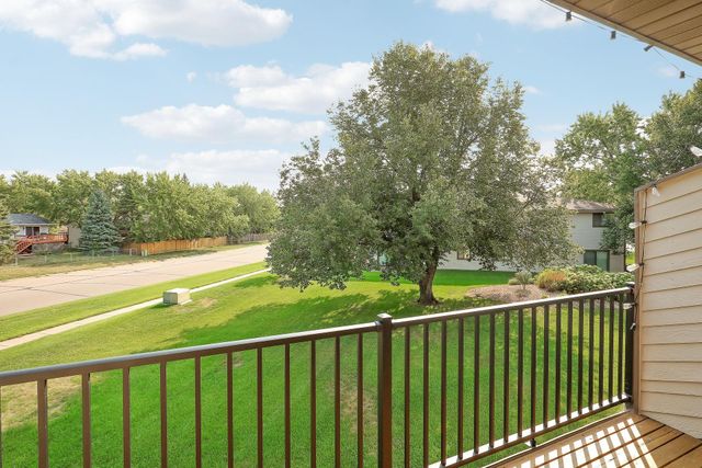 11139 Edgewood Circle N, Champlin, MN 55316