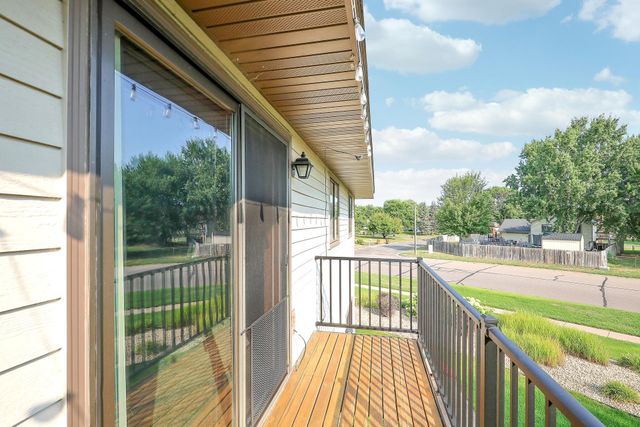 11139 Edgewood Circle N, Champlin, MN 55316