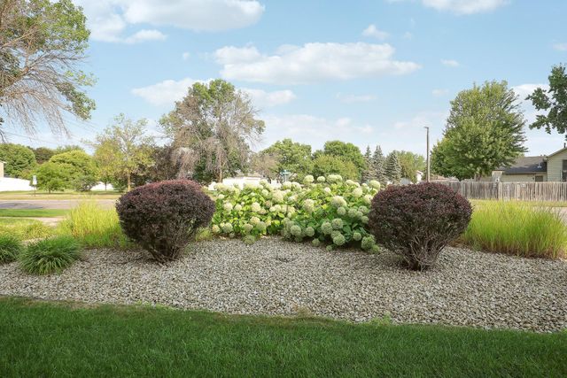 11139 Edgewood Circle N, Champlin, MN 55316