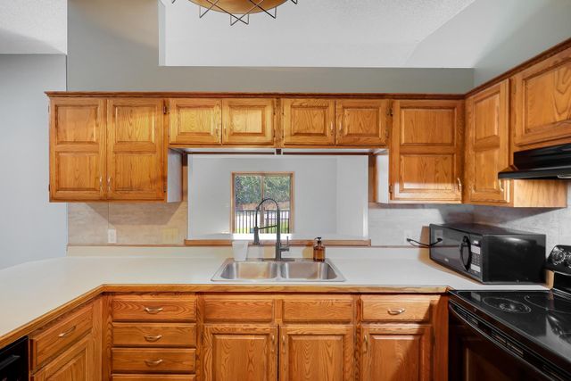 11139 Edgewood Circle N, Champlin, MN 55316