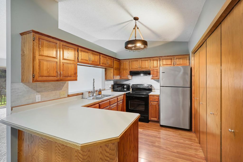 11139 Edgewood Circle N, Champlin, MN 55316