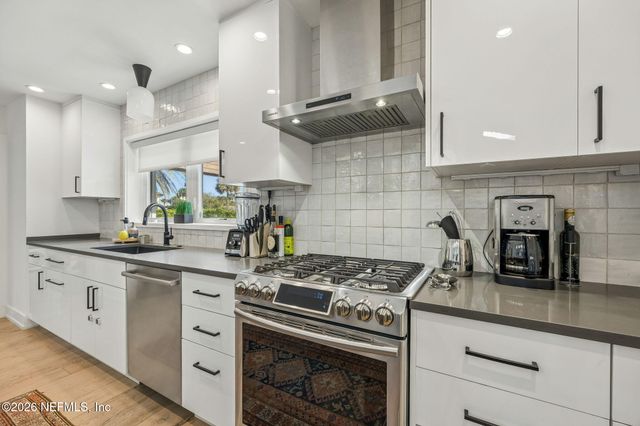 121 32ND Avenue S, Jacksonville Beach, FL 32250