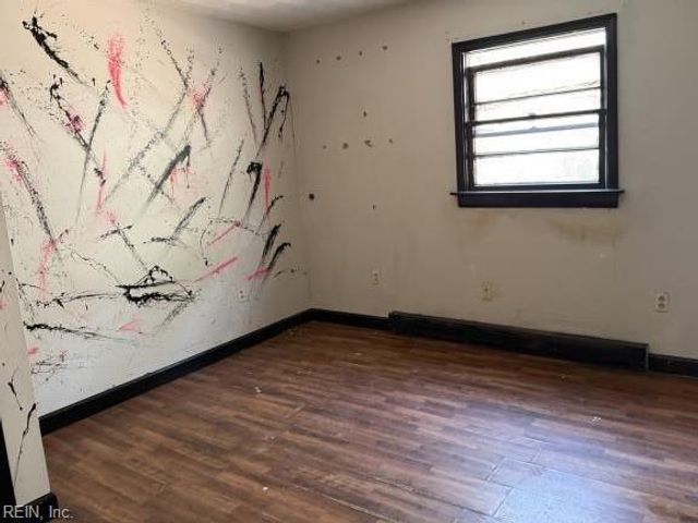 939 Coachpoint RD, Hartfield, VA 23071