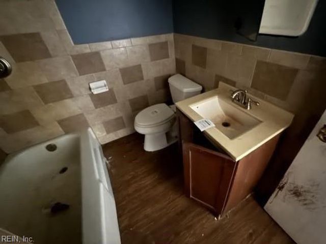 939 Coachpoint RD, Hartfield, VA 23071