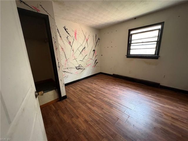 939 Coachpoint RD, Hartfield, VA 23071