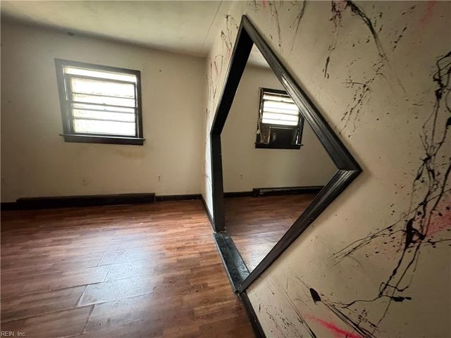 939 Coachpoint RD, Hartfield, VA 23071